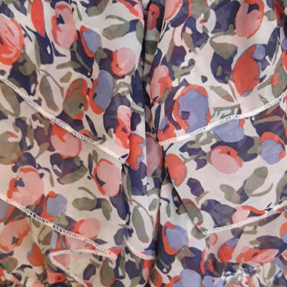 SALE💥$4 LOLA: Floral Top - Picture 5 of 7